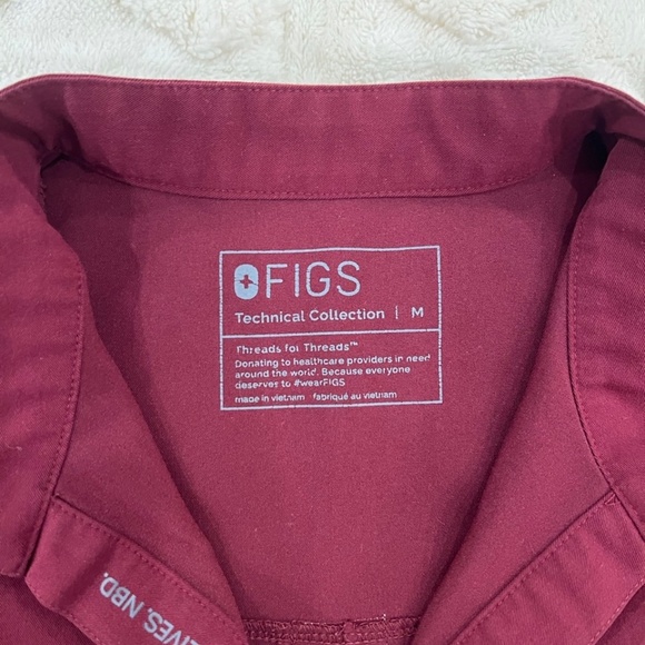 Figs Rafaela Oversized Scrub Top - Medium, Burgundy - Picture 4 of 5